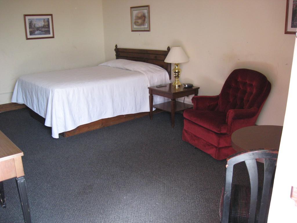 Candlelight Inn Scottsbluff Room photo
